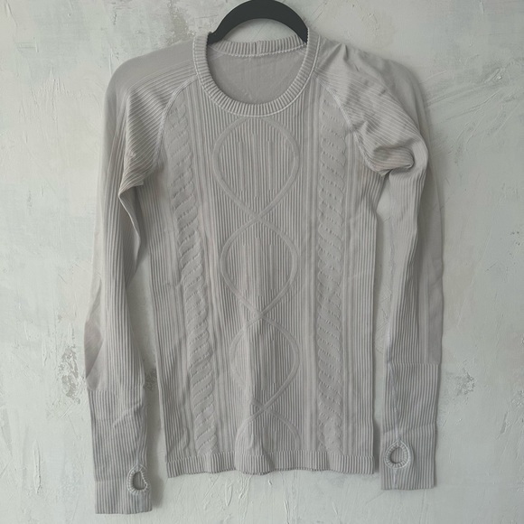 Lulu lemon long sleeve active wear top - Picture 2 of 3